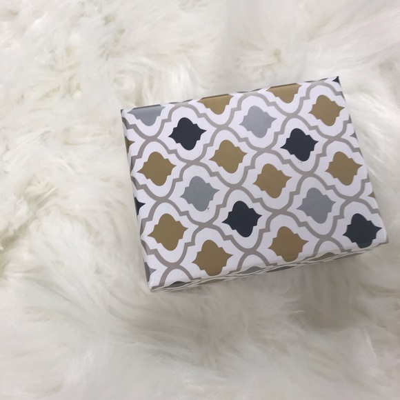 5 for $20! Set of 5 Cubic Zirconia Earrings - Picture 4 of 4